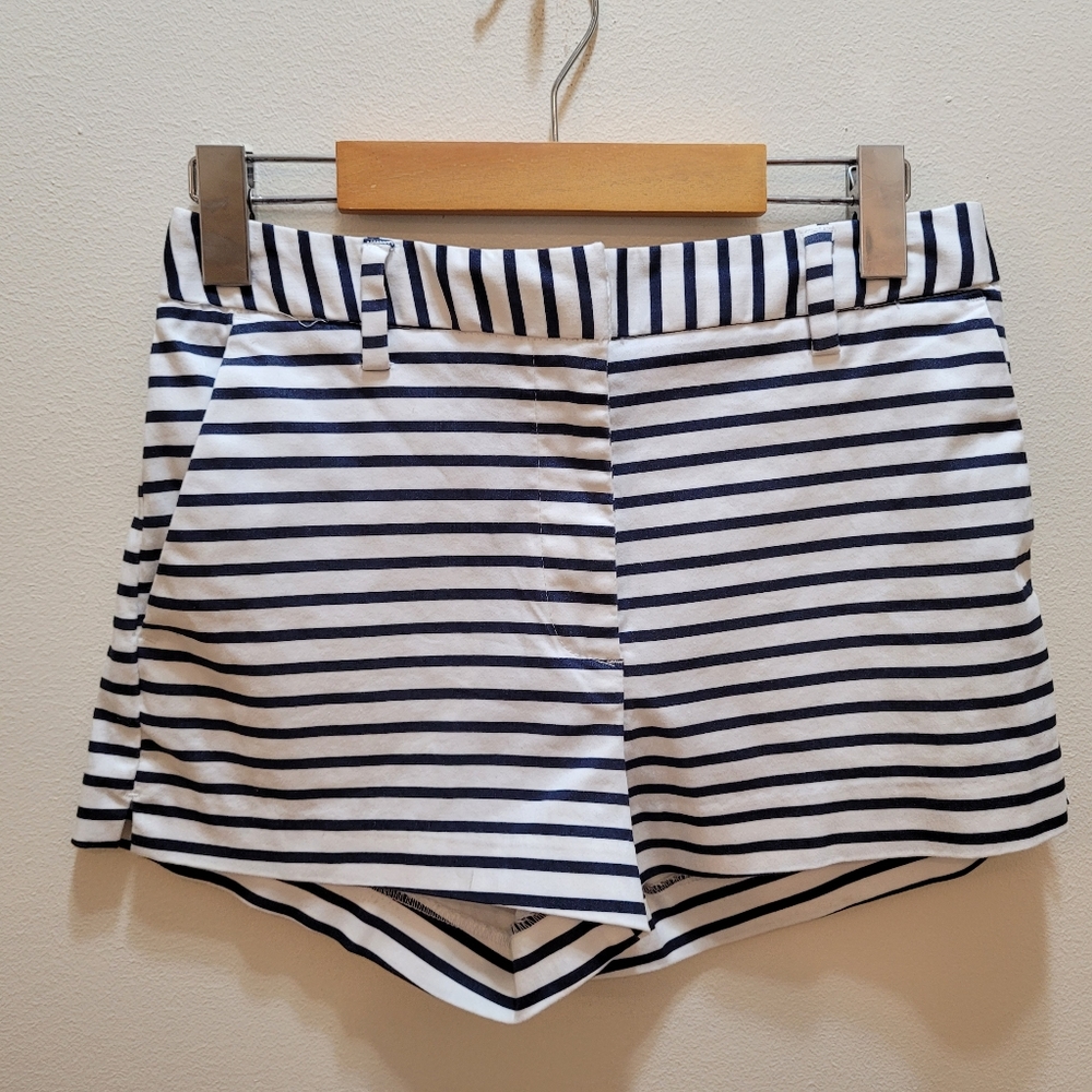 H&M strip shorts